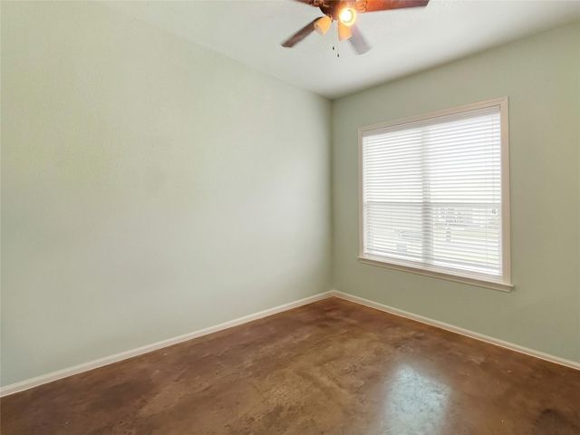 292 Cardinal DR, Paige, TX 78659