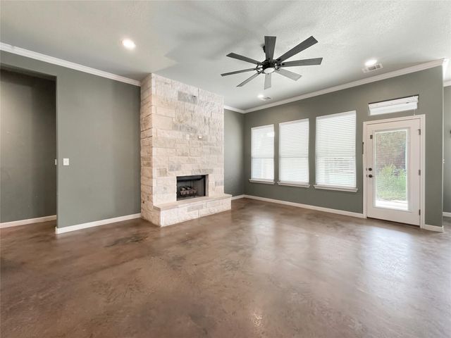 292 Cardinal DR, Paige, TX 78659