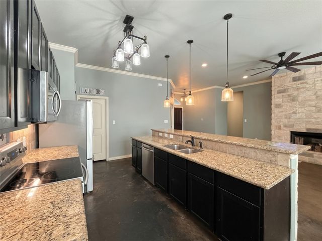 292 Cardinal DR, Paige, TX 78659