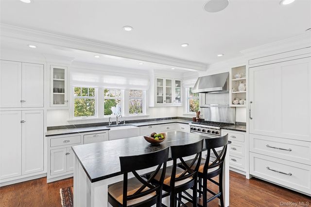 63 Halsey Street, Southampton, NY 11968