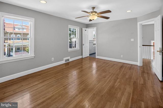 4712 PINEY BRANCH RD NW, Washington, DC 20011