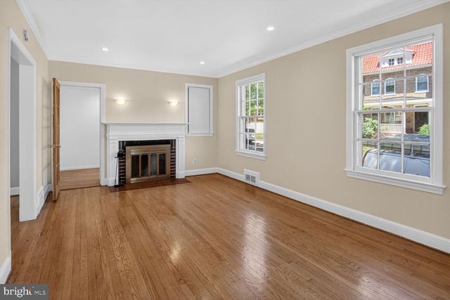 4712 PINEY BRANCH RD NW, Washington, DC 20011