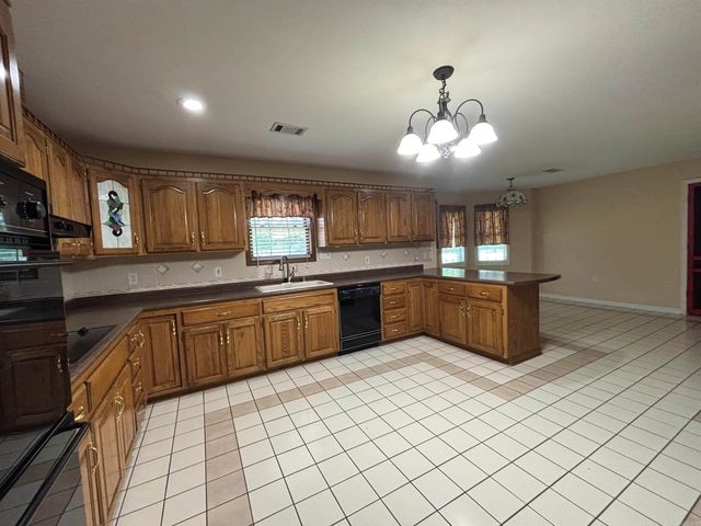 100 Charleston Drive, Walnut Ridge, AR 72476
