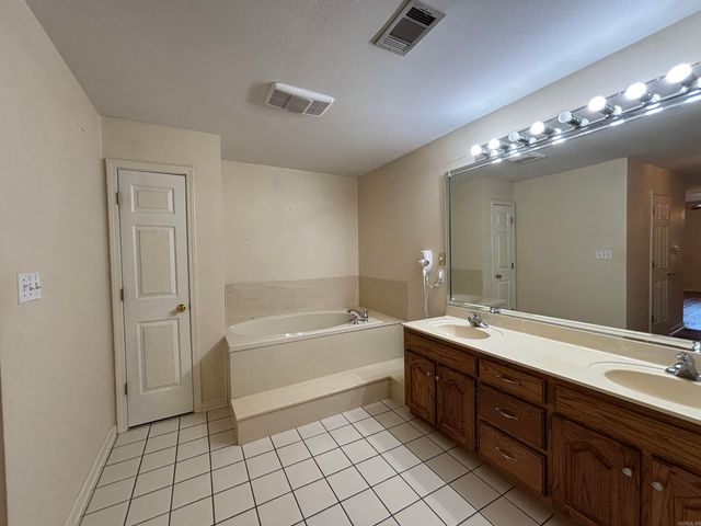 100 Charleston Drive, Walnut Ridge, AR 72476