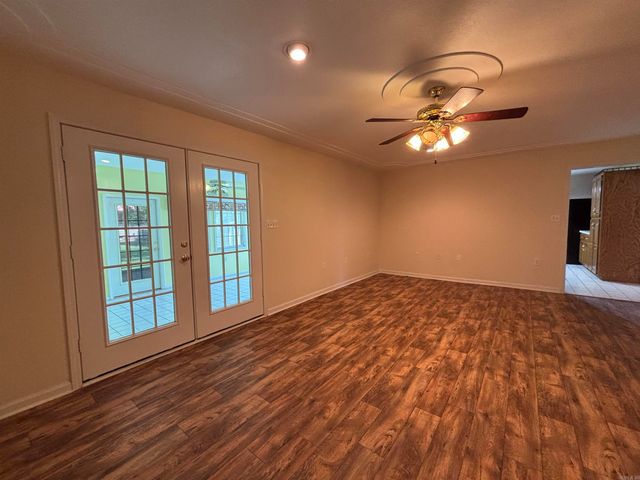 100 Charleston Drive, Walnut Ridge, AR 72476