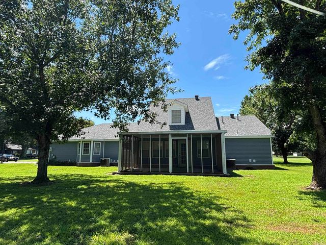 100 Charleston Drive, Walnut Ridge, AR 72476