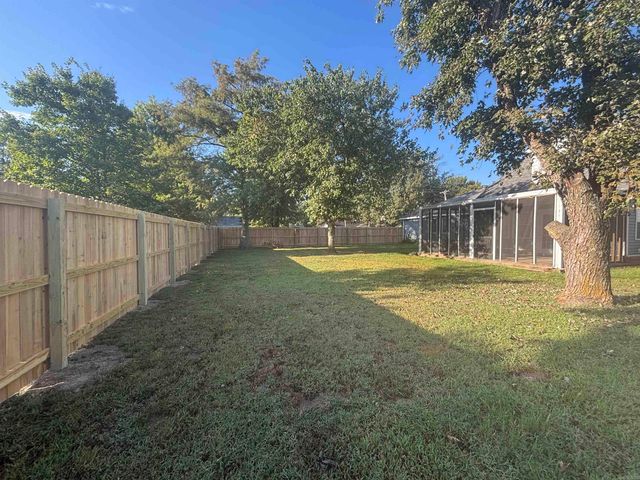 100 Charleston Drive, Walnut Ridge, AR 72476