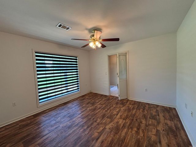 100 Charleston Drive, Walnut Ridge, AR 72476