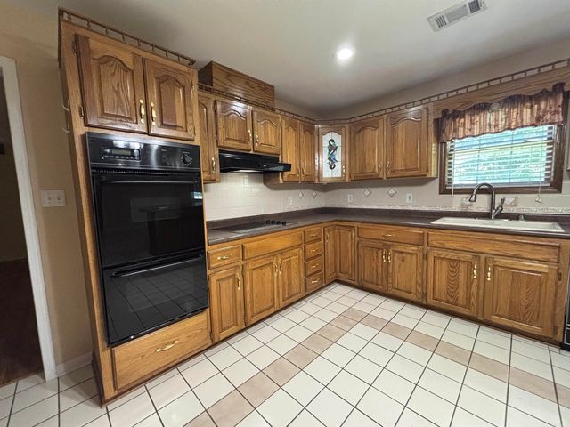 100 Charleston Drive, Walnut Ridge, AR 72476