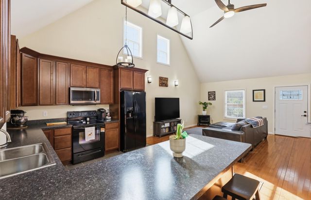 9098 Winchester Road, Irvine, KY 40336