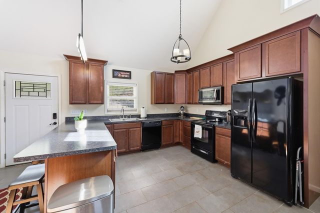 9098 Winchester Road, Irvine, KY 40336