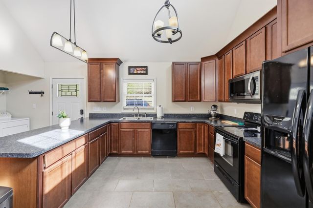 9098 Winchester Road, Irvine, KY 40336