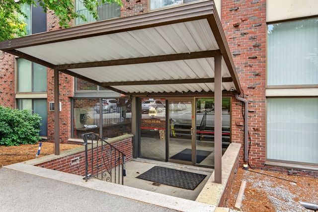 993 Massachusettes 113, Arlington, MA 02474