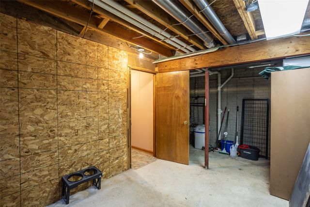 1804 W Cheyenne Court, Polk City, IA 50226
