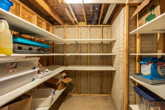 1804 W Cheyenne Court, Polk City, IA 50226