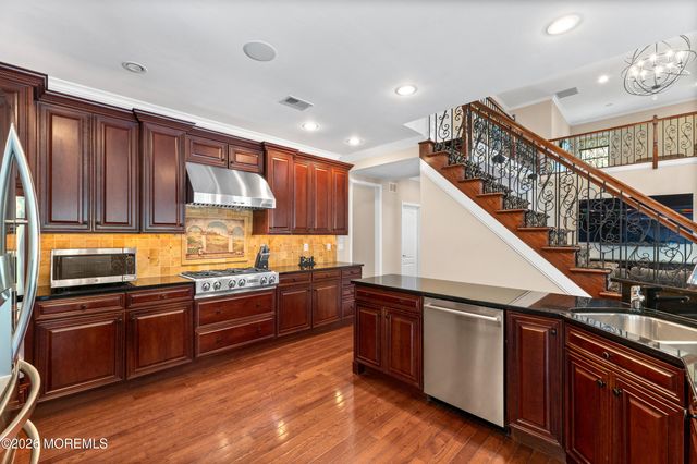 55 Hedgerow Lane, Manalapan, NJ 07726