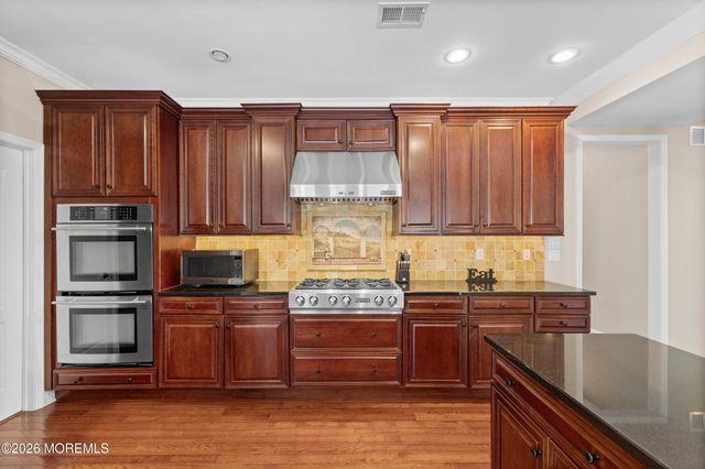 55 Hedgerow Lane, Manalapan, NJ 07726