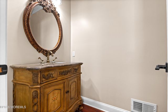 55 Hedgerow Lane, Manalapan, NJ 07726