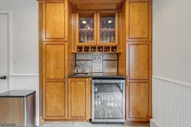 4 Hillcrest Ave, Mendham Boro, NJ 07945