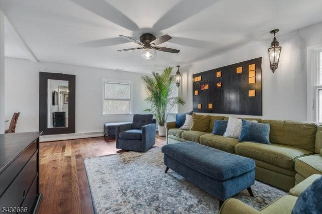 4 Hillcrest Ave, Mendham Boro, NJ 07945