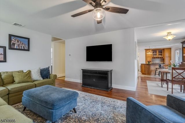 4 Hillcrest Ave, Mendham Boro, NJ 07945