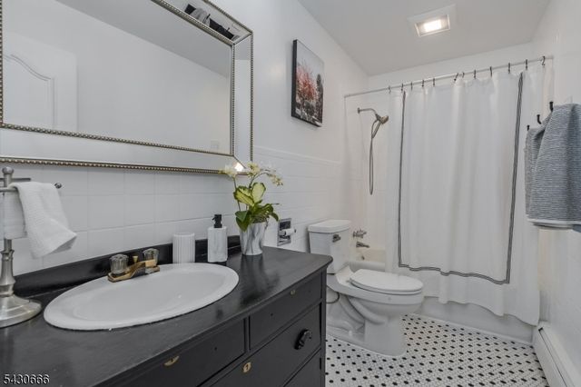 4 Hillcrest Ave, Mendham Boro, NJ 07945