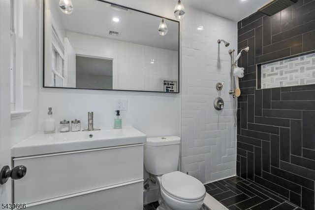 4 Hillcrest Ave, Mendham Boro, NJ 07945