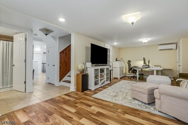 4 Hillcrest Ave, Mendham Boro, NJ 07945