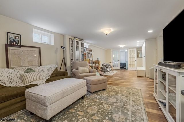 4 Hillcrest Ave, Mendham Boro, NJ 07945