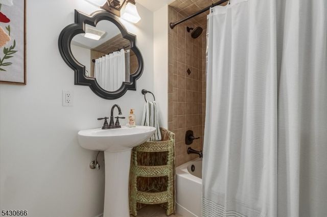 4 Hillcrest Ave, Mendham Boro, NJ 07945