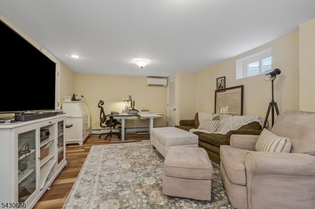 4 Hillcrest Ave, Mendham Boro, NJ 07945
