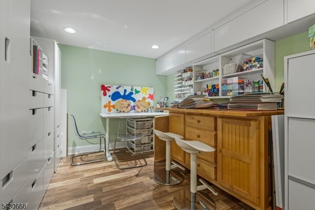 4 Hillcrest Ave, Mendham Boro, NJ 07945
