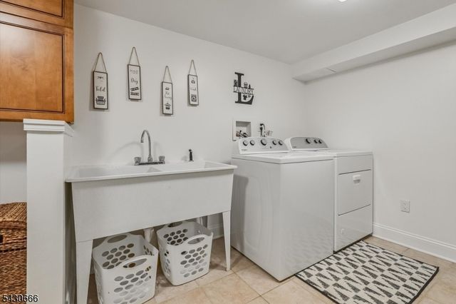 4 Hillcrest Ave, Mendham Boro, NJ 07945