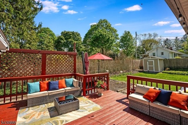4 Hillcrest Ave, Mendham Boro, NJ 07945