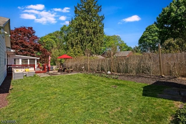 4 Hillcrest Ave, Mendham Boro, NJ 07945