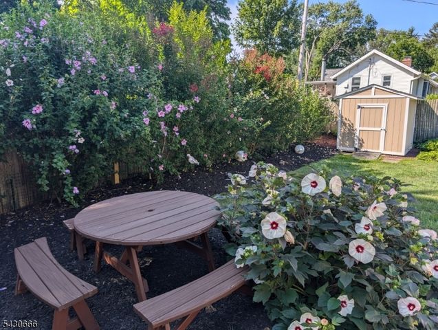 4 Hillcrest Ave, Mendham Boro, NJ 07945