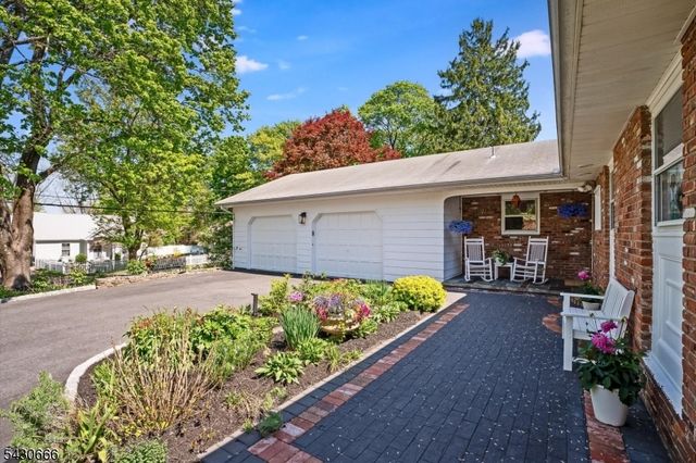 4 Hillcrest Ave, Mendham Boro, NJ 07945
