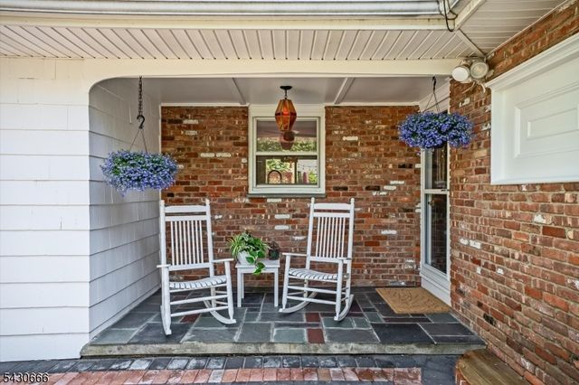 4 Hillcrest Ave, Mendham Boro, NJ 07945