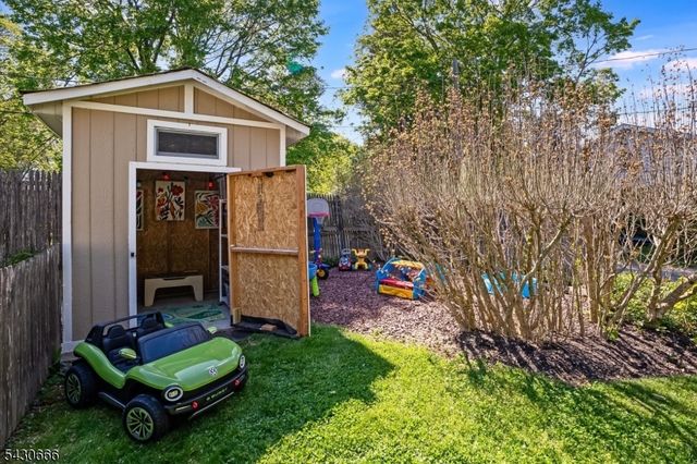 4 Hillcrest Ave, Mendham Boro, NJ 07945