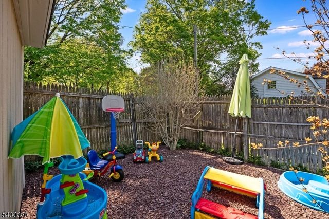 4 Hillcrest Ave, Mendham Boro, NJ 07945