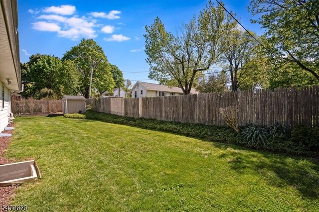 4 Hillcrest Ave, Mendham Boro, NJ 07945