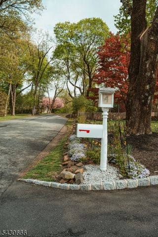 4 Hillcrest Ave, Mendham Boro, NJ 07945