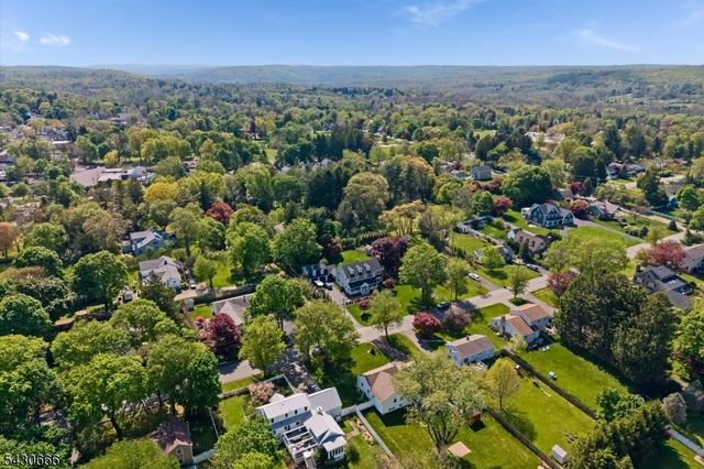 4 Hillcrest Ave, Mendham Boro, NJ 07945