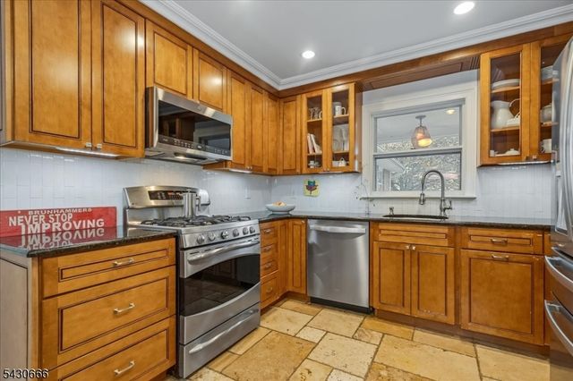 4 Hillcrest Ave, Mendham Boro, NJ 07945