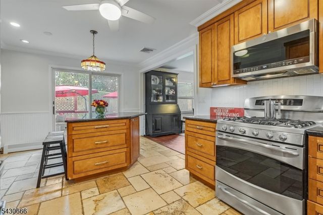 4 Hillcrest Ave, Mendham Boro, NJ 07945