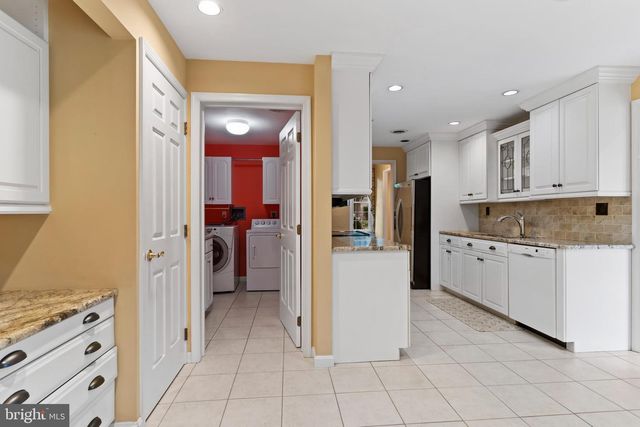 27 DEVONSHIRE SQ, Mechanicsburg, PA 17050