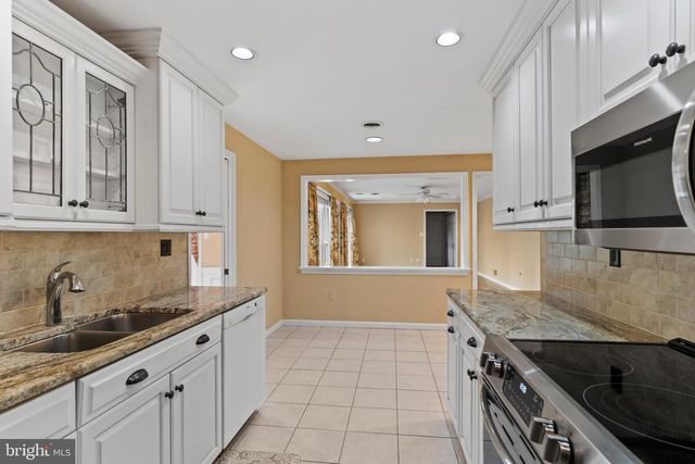 27 DEVONSHIRE SQ, Mechanicsburg, PA 17050