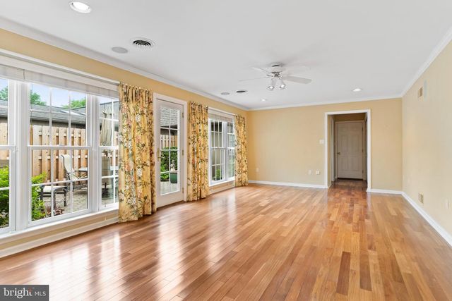 27 DEVONSHIRE SQ, Mechanicsburg, PA 17050
