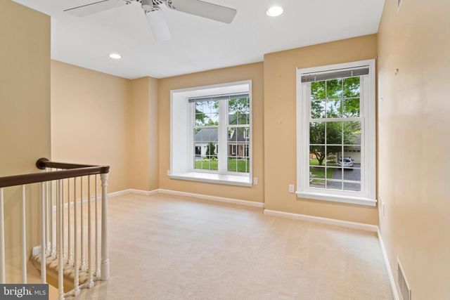 27 DEVONSHIRE SQ, Mechanicsburg, PA 17050