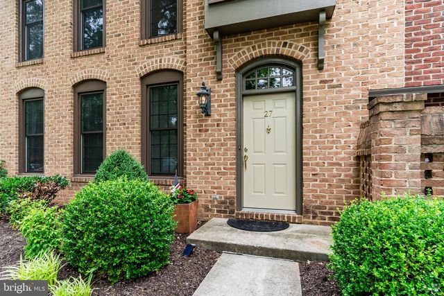 27 DEVONSHIRE SQ, Mechanicsburg, PA 17050